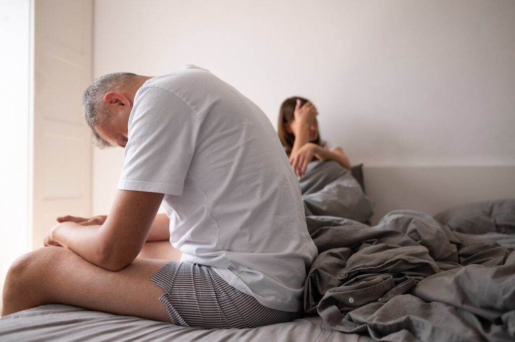 Pareja molesta, mal sexo, disfunción eréctil, problemas sexuales